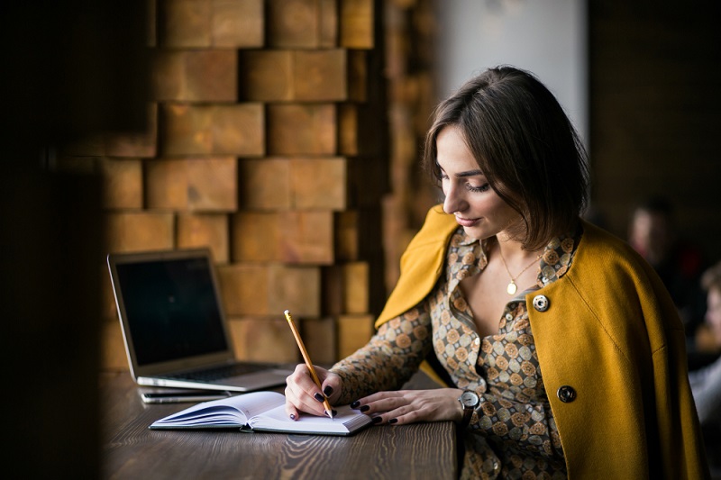 business-woman-working